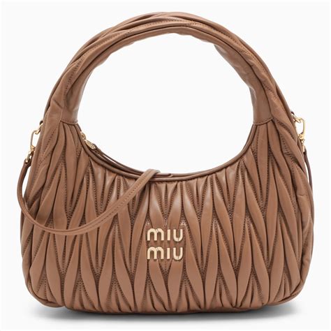 Taschen für Damen von Miu Miu .